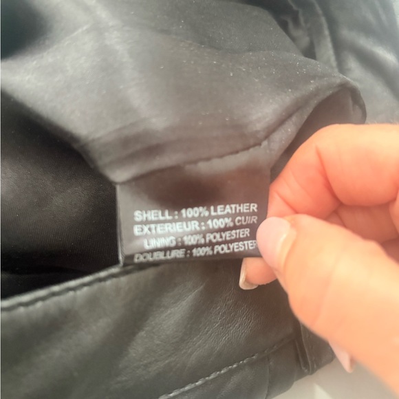 Elegant Black Leather Skirt - Picture 4 of 4